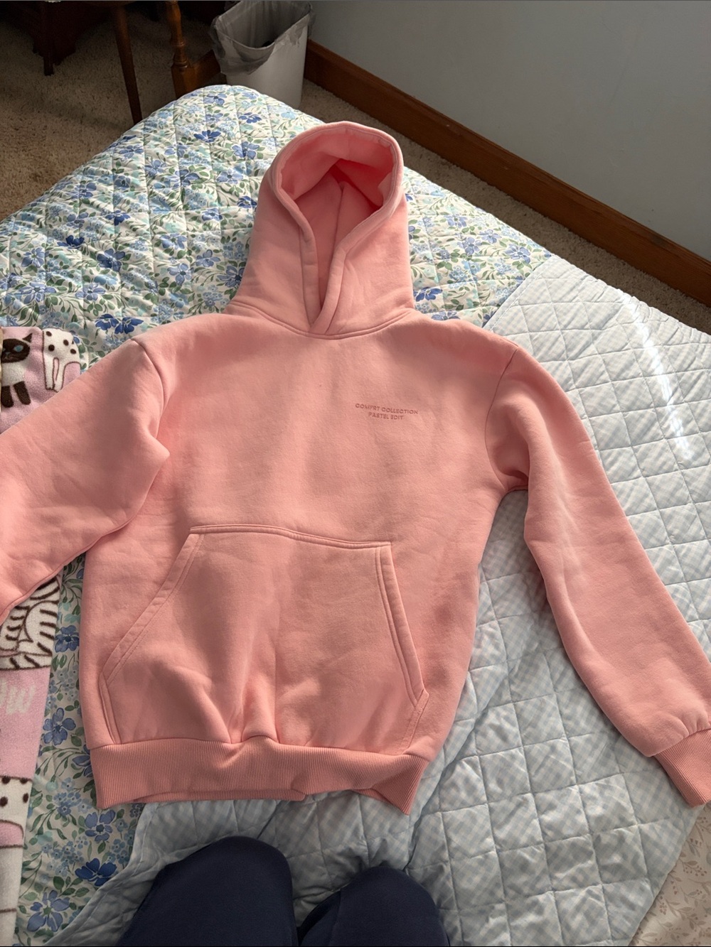 Cmfrt Pasel Pink Women's Pink Pullover Hoodie with Kangaroo Pocket